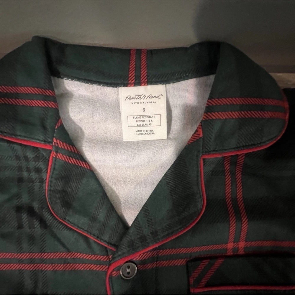 New! Hearth & Hand w/ Magnolia Kids Pajama Set Green Red Plaid - Kids Size 6 - Picture 4 of 8
